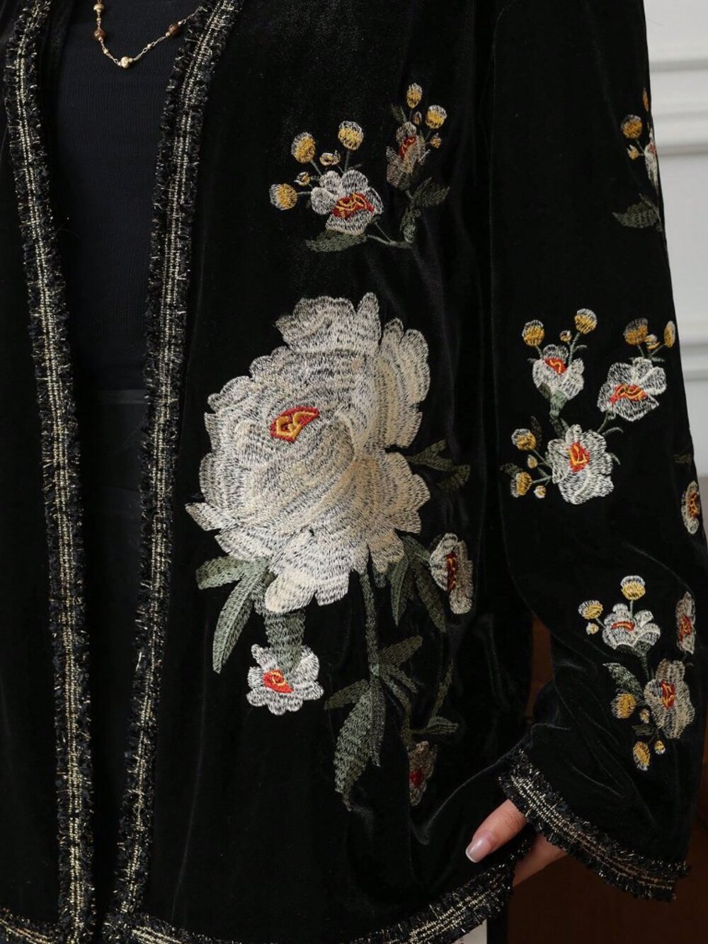 Black Chic Women's Embroidered Floral long Sleeve Jacket - Picture 7 of 8